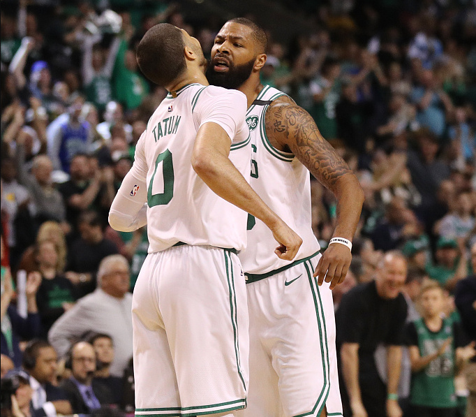 伯灵顿队大胜主场，开创胜利新序幕(诺坎普球场是哪个俱乐部的主场)